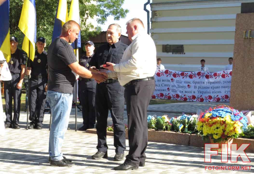 У Кропивницькому біля пам’ятника Шевченку пройшли урочистості до 35-ї річниці Незалежності, фото Ігоря Філіпенка