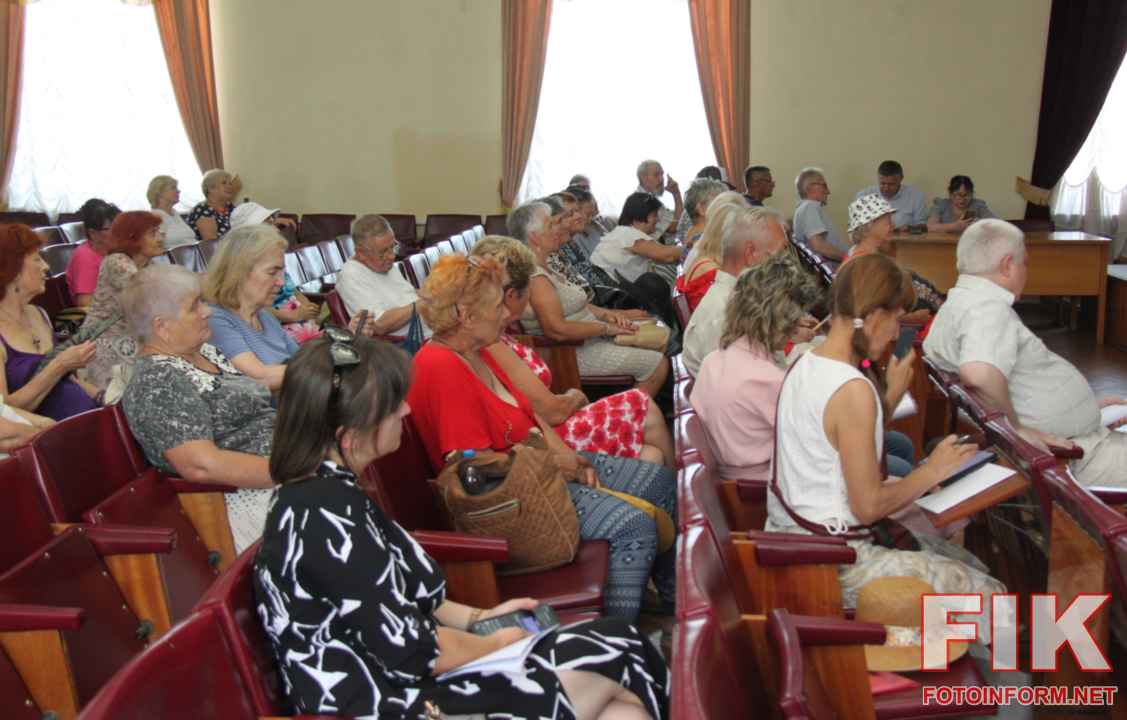 Відбулися громадські слухання щодо перегляду тарифів на проїзд в автобусах та тролейбусах КП «Електротранс», фото Ігоря Філіпенка