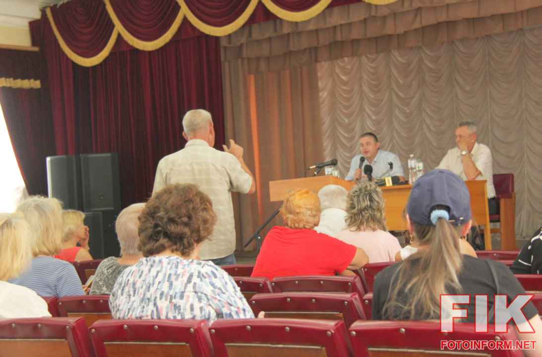 Відбулися громадські слухання щодо перегляду тарифів на проїзд в автобусах та тролейбусах КП «Електротранс», фото Ігоря Філіпенка