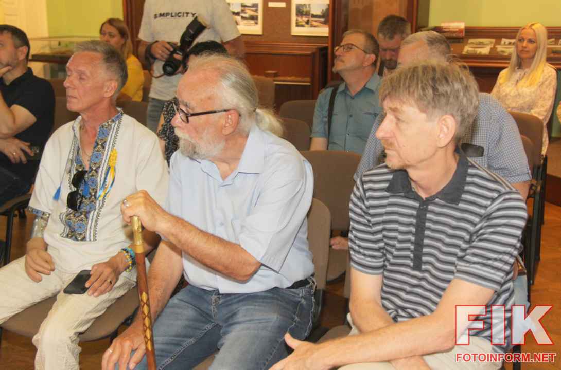 Макет майбутнього пам'ятника Героям Небесної Сотні для площі Героїв Майдану, презентований у Кропивницькому., фото Ігоря Філіпенка