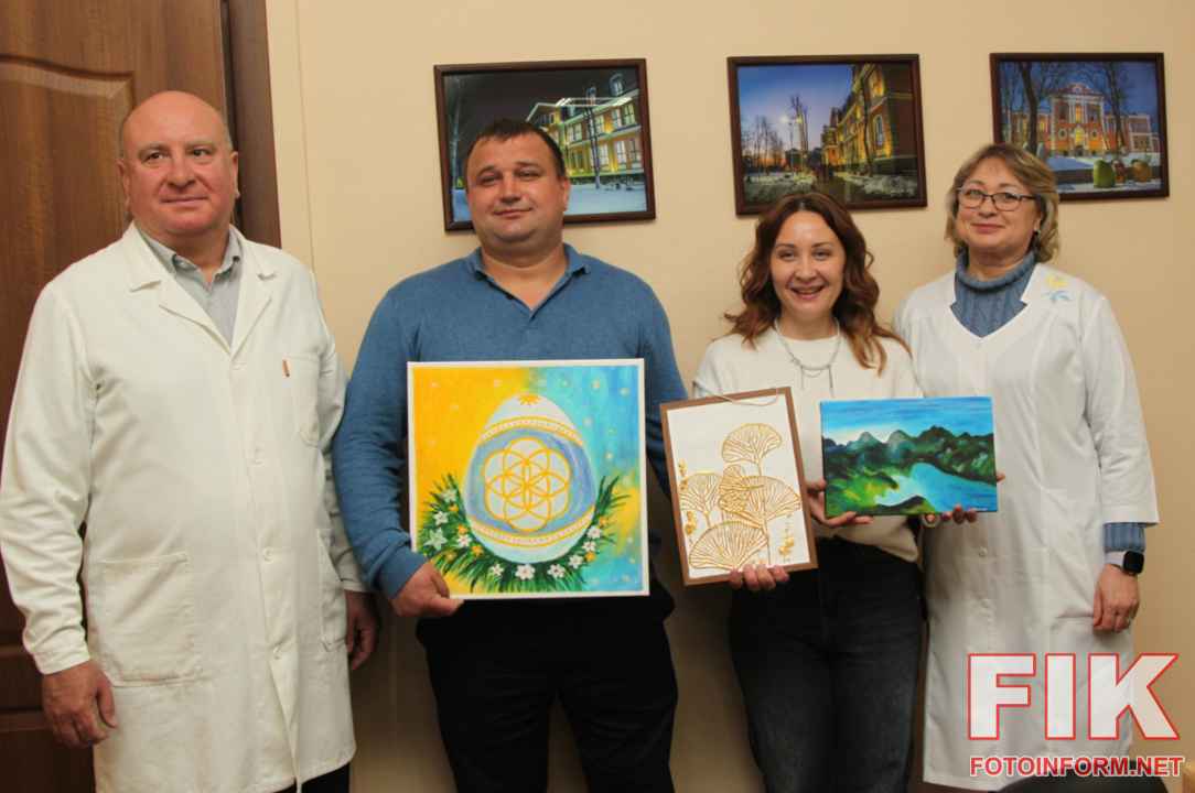 Організатори та благодійники під час фіналізації XV Великоднього аукціону у Кропивницькому.