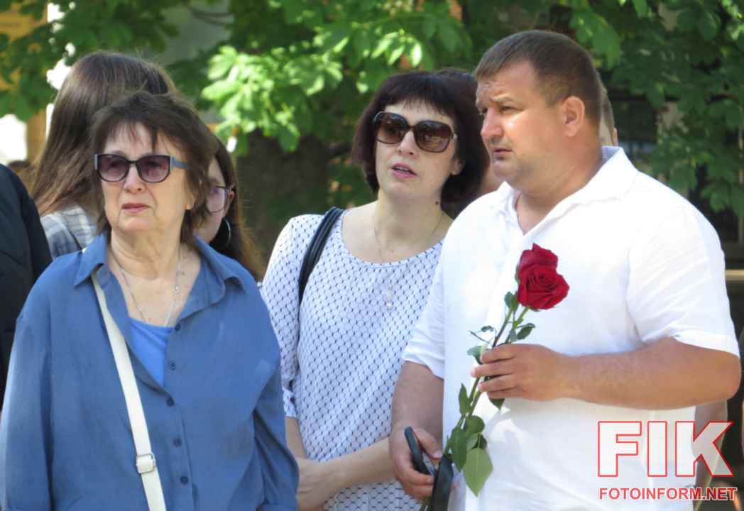 Жителі Кропивницького зібралися біля пам'ятника Тарасу Шевченку, травень 2026 року