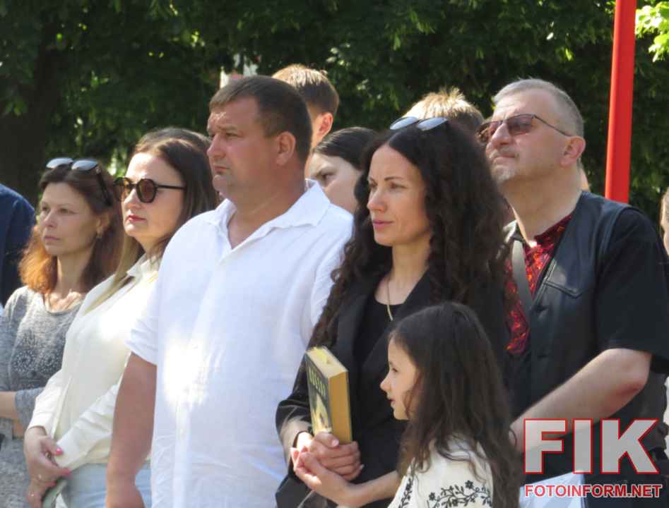 Жителі Кропивницького зібралися біля пам'ятника Тарасу Шевченку, травень 2026 року