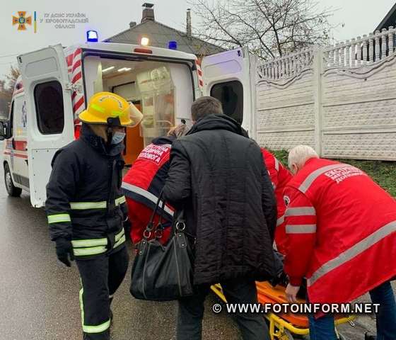 У Кропивницькому з автівки деблокували потерпілого унаслідок ДТП водія (ФОТО)