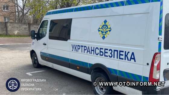 за безперешкодні перевезення посадовець отримував щомісячний хабар