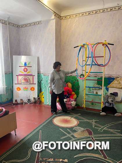 Завдання номер один – безпека школярів та педагогів. В закладах освіти облаштовують укриття, забезпечують необхідними медикаментами, водою, інтернетом.