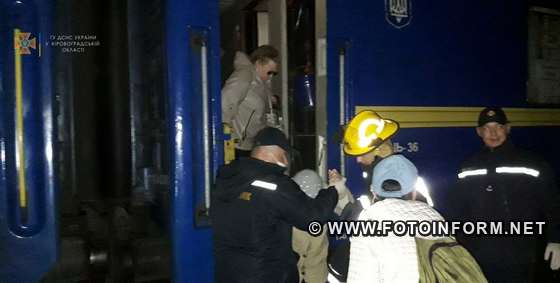 Сьогодні до Олександрії прибув черговий потяг Покровськ-Кропивницький із громадянами, які змушені переїхати на Кіровоградщину через війну.