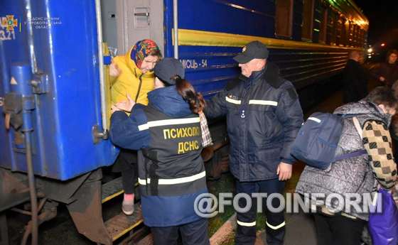 На Кіровоградщину продовжують прибувати евакопотяги з Донеччини (ФОТО)
