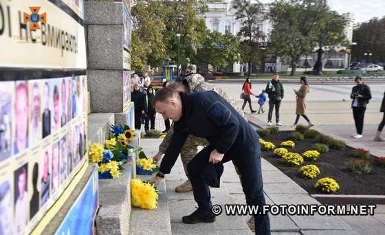 14 жовтня з нагоди потрійного свята у нашій державі – Дня захисників і захисниць України, Дня українського козацтва та Покрови Пресвятої Богородиці громада Кропивницького вшанувала подвиг українських воїнів, що захищають нашу свободу у війні проти росії.