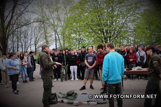 У Кропивницькому для студентів нацгвардійці провели заняття з тактичної медицини