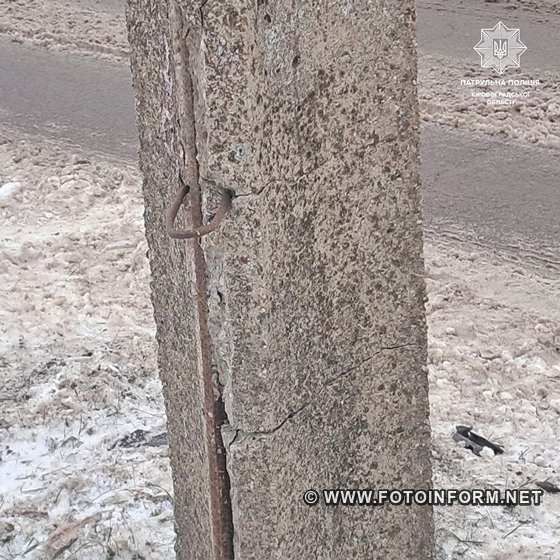 У Кропивницькому іномарка врізалась в електроопору