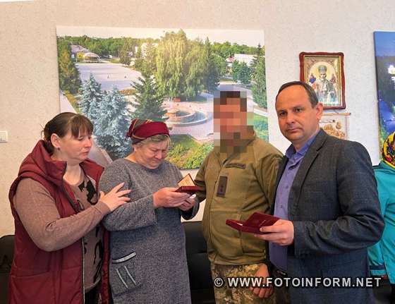 На Кіровоградщині матерям загиблих бійців вручили нагороди (ФОТО)