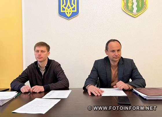 На 36-ій сесії Новомиргородської міської ради,депутати міської ради внесли зміни до бюджету громади згідно яких рада продовжує фінансову підтримку оборонців держави..