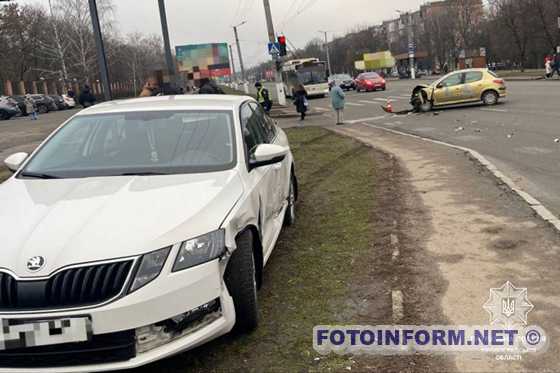 У Кропивницькому не розминулися два автомобіля (ФОТО)