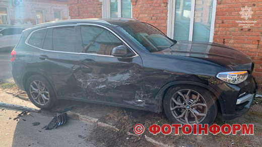 У Кропивницькому іномарка в'їхала в приватний будинок (ФОТО)