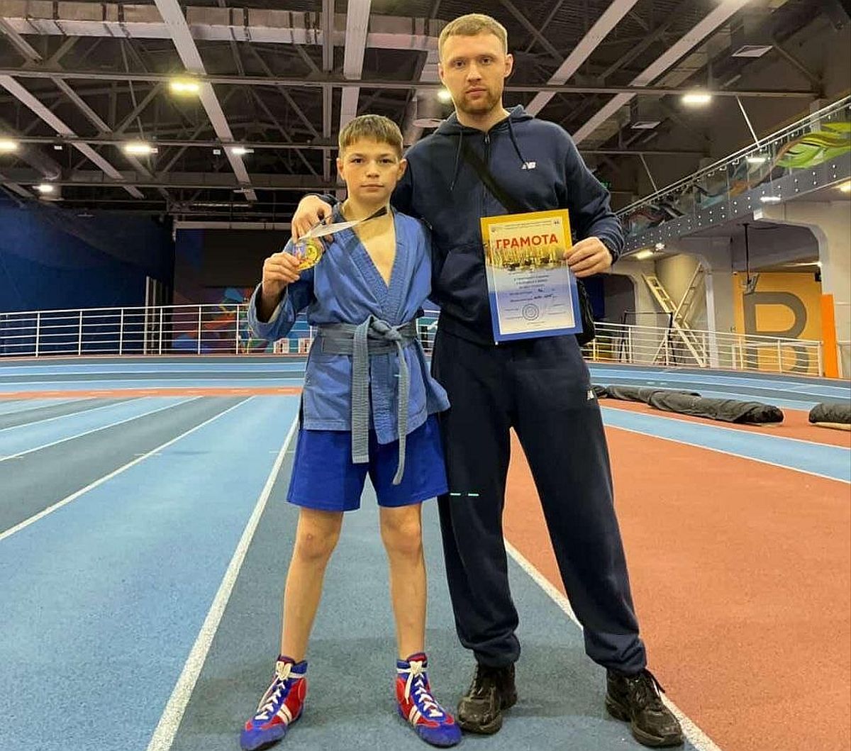 Чемпіон України Данил Гарькавий та тренер Андрій Вінниченко (БК «Резонанс») після перемоги на змаганнях з бойового самбо.