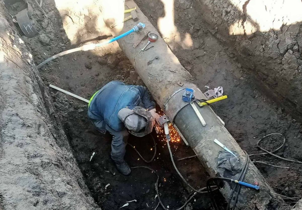 Аварійна бригада водоканалу «Дніпро-Кіровоград» проводить ремонтні роботи на вулицях Кропивницького