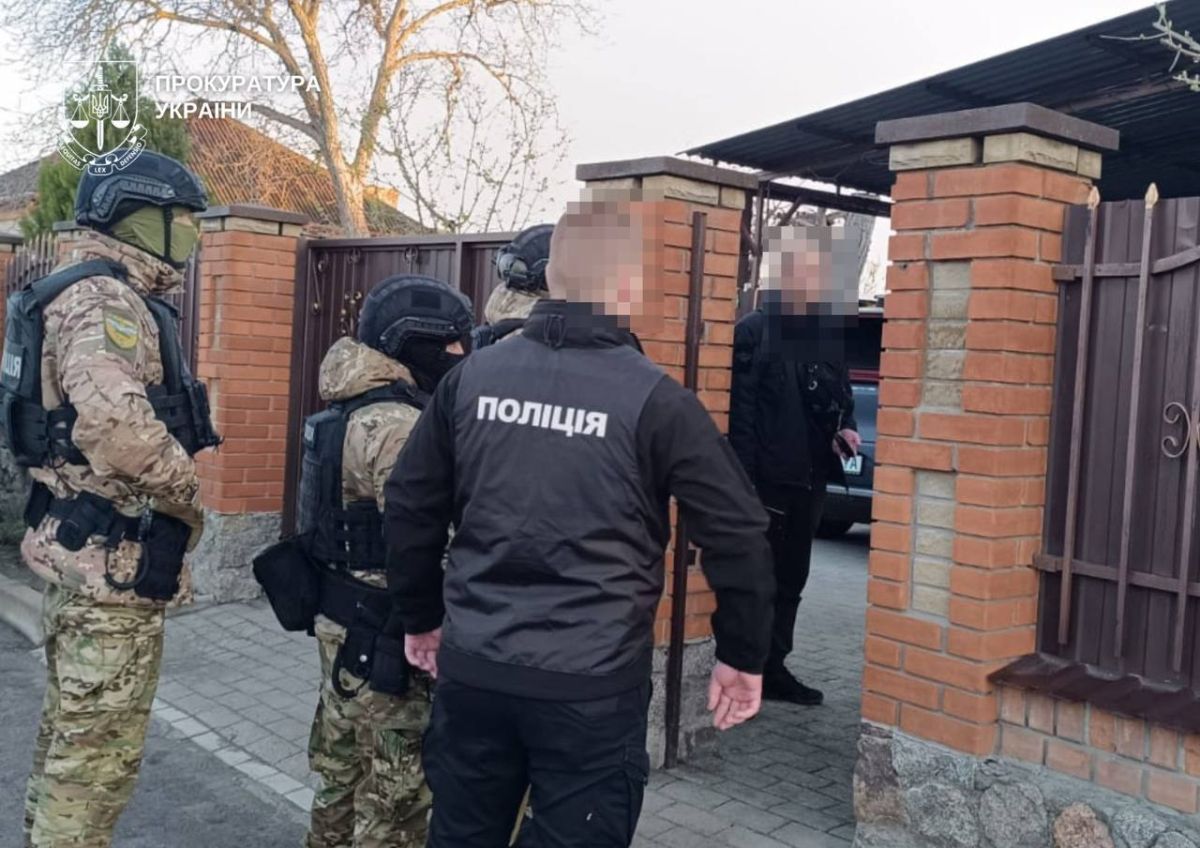Затримання учасників злочинної групи, які привласнювали квартири одиноких громадян.