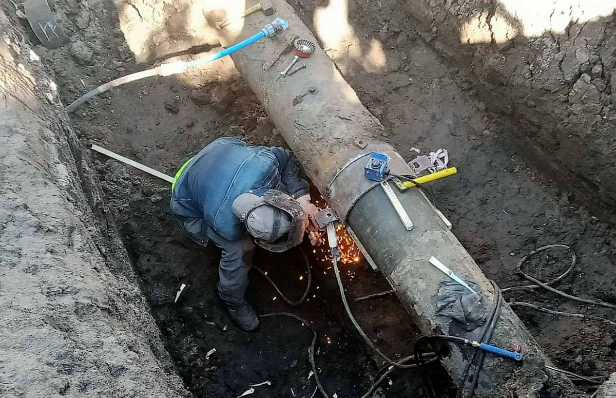 Спеціалісти ОКВП Дніпро-Кіровоград проводять ремонтні роботи на водопроводі у Кропивницькому 19 квітня.
