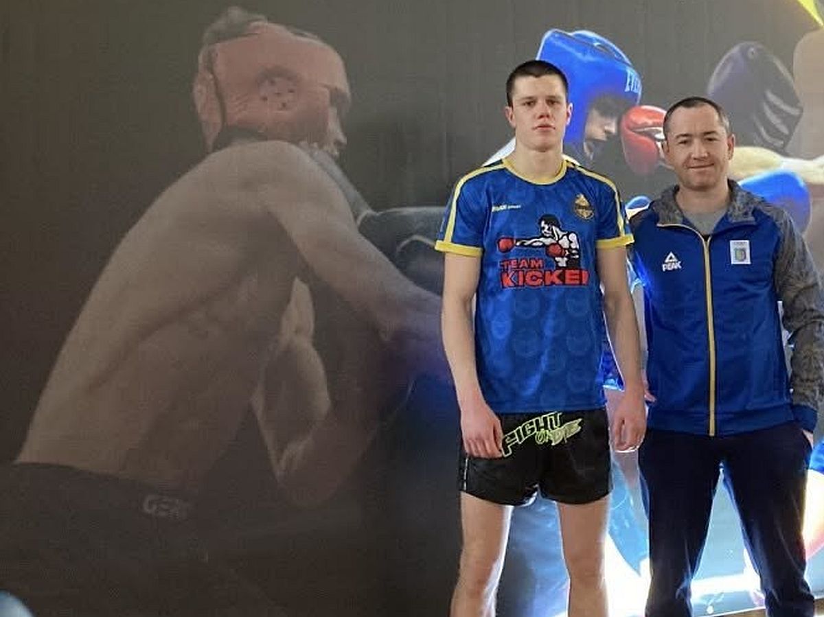 Кропивницькі кікбоксер та тренер після чемпіонату України WAKO у Луцьку.