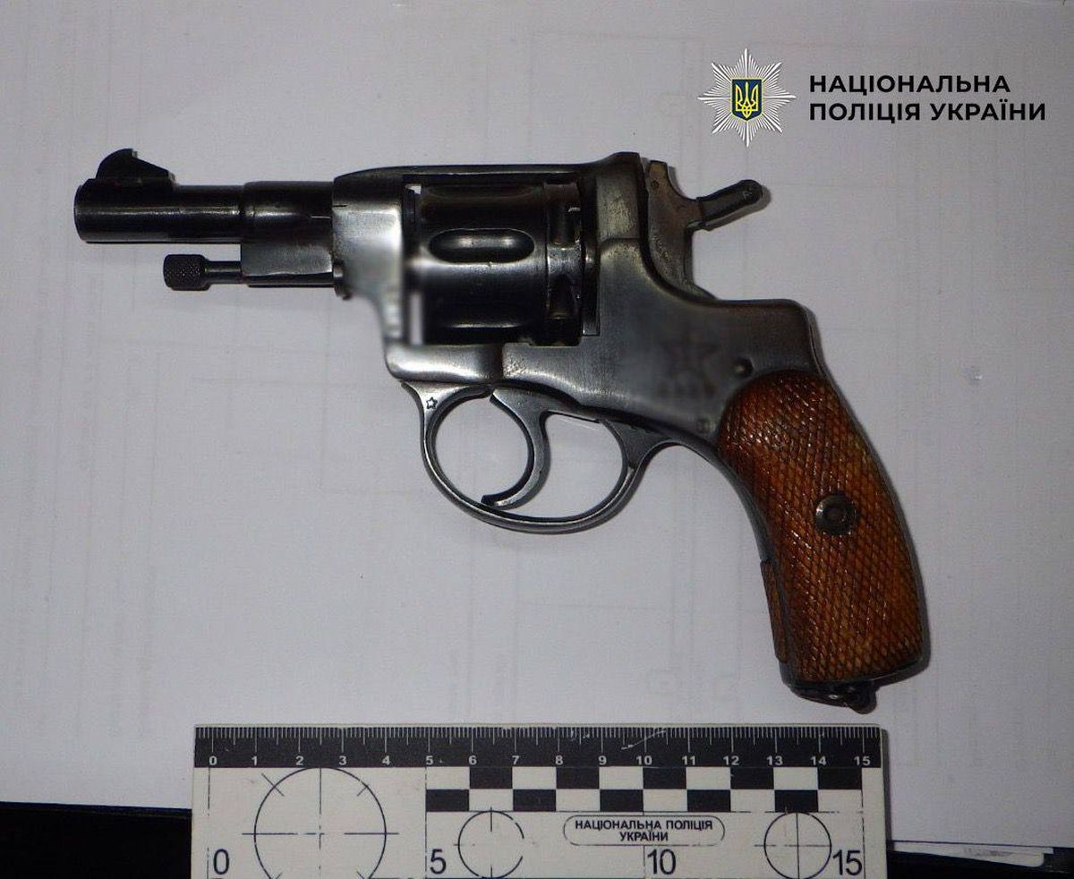 Речовий доказ у кримінальному провадженні: вилучений поліцейськими пістолет для відстрілу гумових куль, , стрілянини в Дарницькому районі