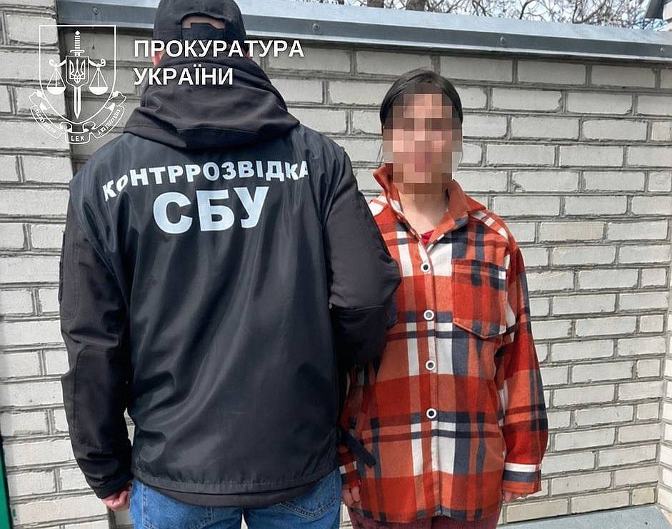 24-річна місцева мешканка отримала підозру за сприяння окупантам у координації атак на Україну.