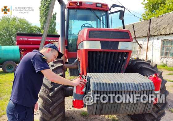 Інспектори відділу запобігання надзвичайним ситуаціям Олександрійського районного управління ГУ ДСНС у Кіровоградській області перевірили сільськогосподарські підприємства на території Онуфріївської і Петрівської територіальних громад та у селах Новоселівка Олександрійської громади, Миронівське і Подорожнє Світловодської територіальної громади щодо дотримання суб’єктами господарювання вимог пожежної безпеки в період збирання, переробки врожаю і заготівлі грубих кормів.