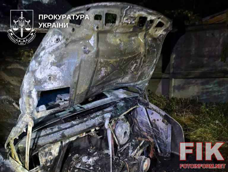 на місці підпалу мікроавтобуса Volkswagen Crafter у Кропивницькому