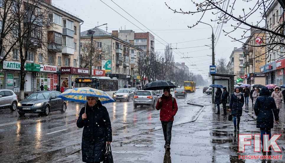 Дощ із мокрим снігом на вулицях міста, прогноз погоди в Україні 10 квітня