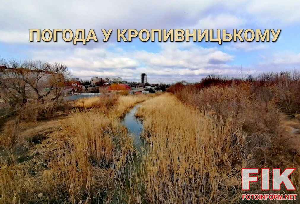 Сонячна весняна погода в Україні, квітучі дерева на фоні синього неба, антициклон над Європою.