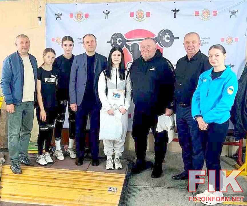 У Кропивницькому вітають призерку чемпіонату Європи з важкої атлетики Поліну Кононченко та тренера Вячеслава Жукова