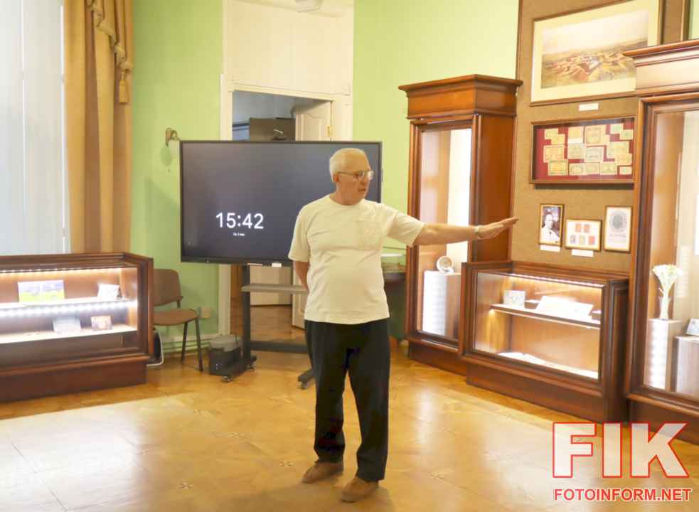 Колекціонер Віталій Постолатій на відкритті виставки Історія в гаманці в музеї, фото Ігоря Філіпенка