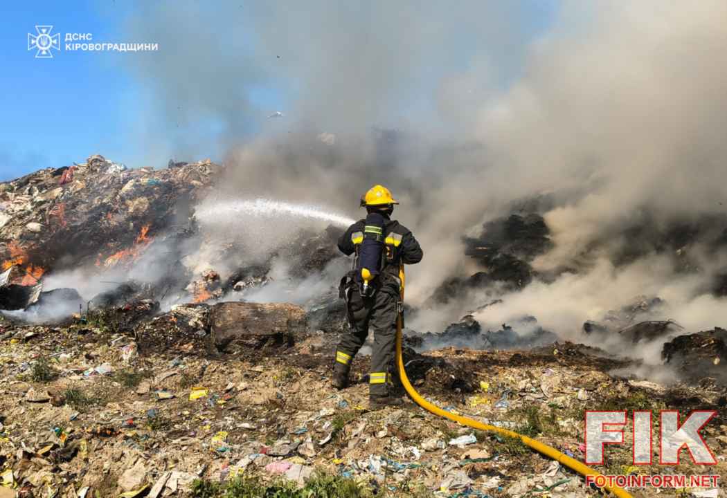 Рятувальники ДСНС Кіровоградської області ліквідовують пожежу