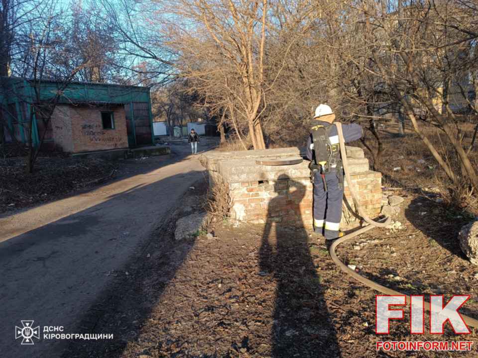 Під час гасіння пожежі рятувальники виявили тіла двох людей без ознак життя.