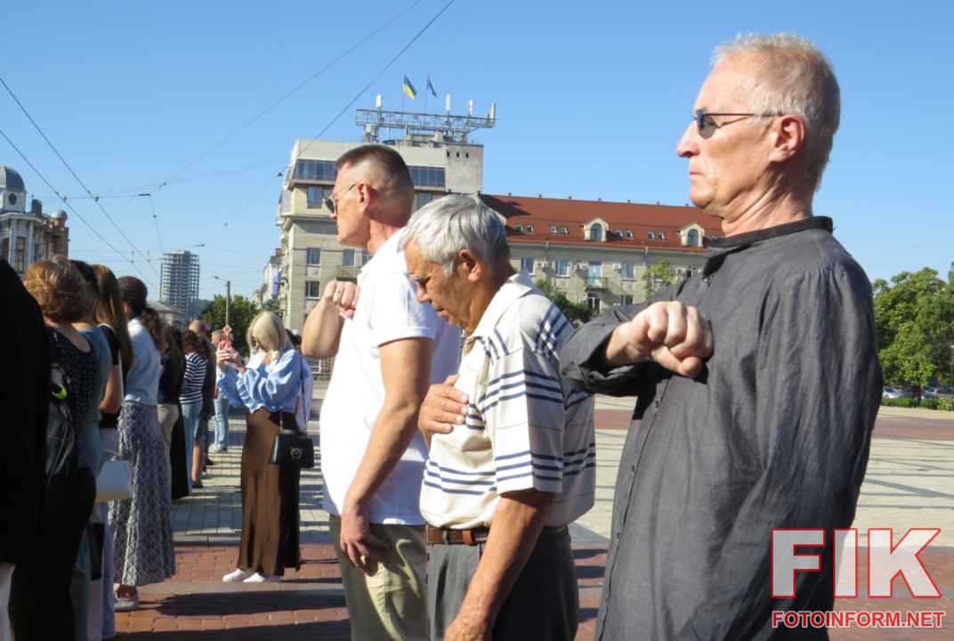 Церемонія прощання із загиблими військовослужбовцями Дмитром Димитровичем, Дмитром Ленченком та Сергієм Безлюдьком на Площі Героїв Майдану в Кропивницькому.