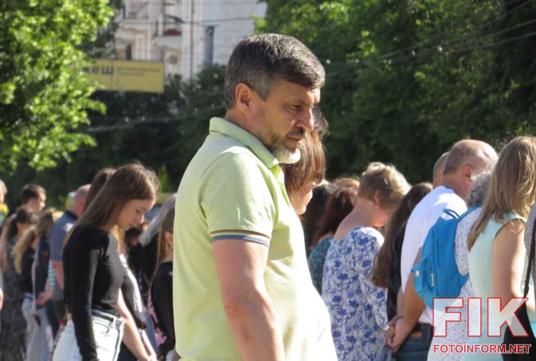 Церемонія прощання із загиблими воїнами ЗСУ на площі Героїв Майдану у Кропивницькому