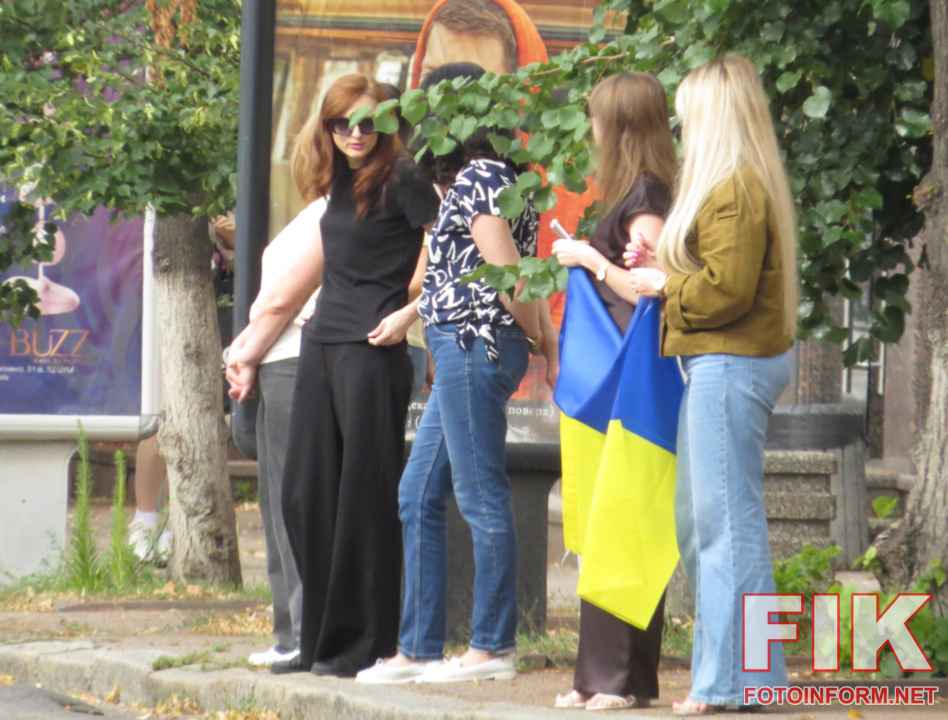 Прощання з загиблим військовим Володимиром Пастуховим на площі Героїв Майдану в Кропивницькому, траурний кортеж та хвилина мовчання.