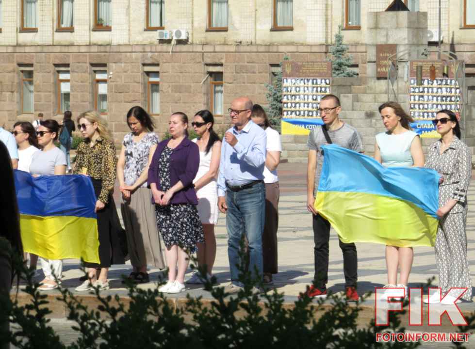 Церемонія прощання із загиблими воїнами ЗСУ на площі Героїв Майдану у Кропивницькому
