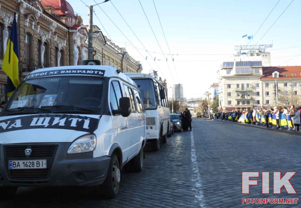 Траурний кортеж із загиблими воїнами у центрі Кропивницького, 14 квітня 2026 року.