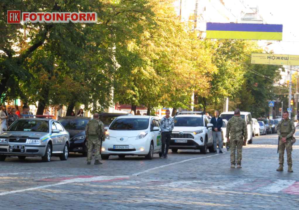 Траурний кортеж та вшанування пам'яті загиблого воїна Дениса Фандо у Кропивницькому, фото Ігоря Філіпенка
