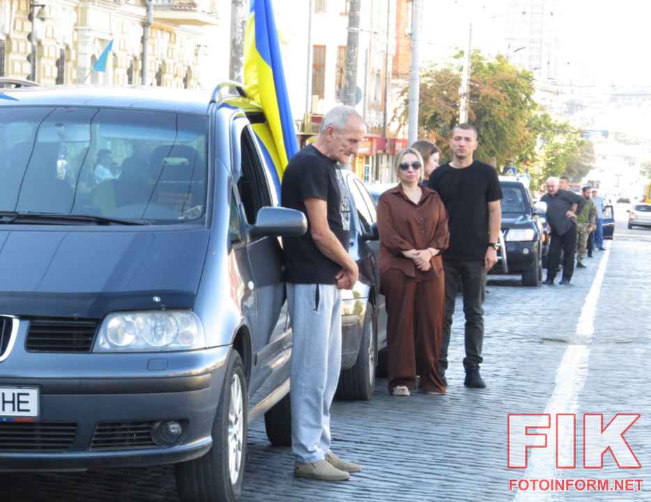 Церемонія прощання із загиблими військовослужбовцями Дмитром Димитровичем, Дмитром Ленченком та Сергієм Безлюдьком на Площі Героїв Майдану в Кропивницькому.