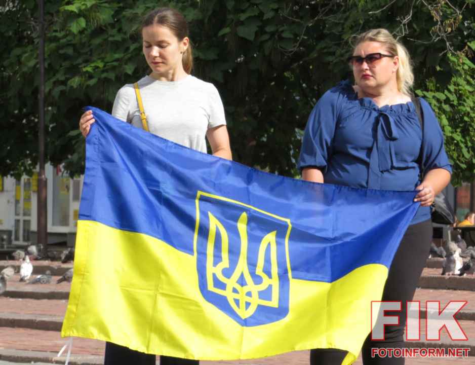 Прощання з загиблим воїном Олександром Божком у Кропивницькому біля площі Героїв Майдану