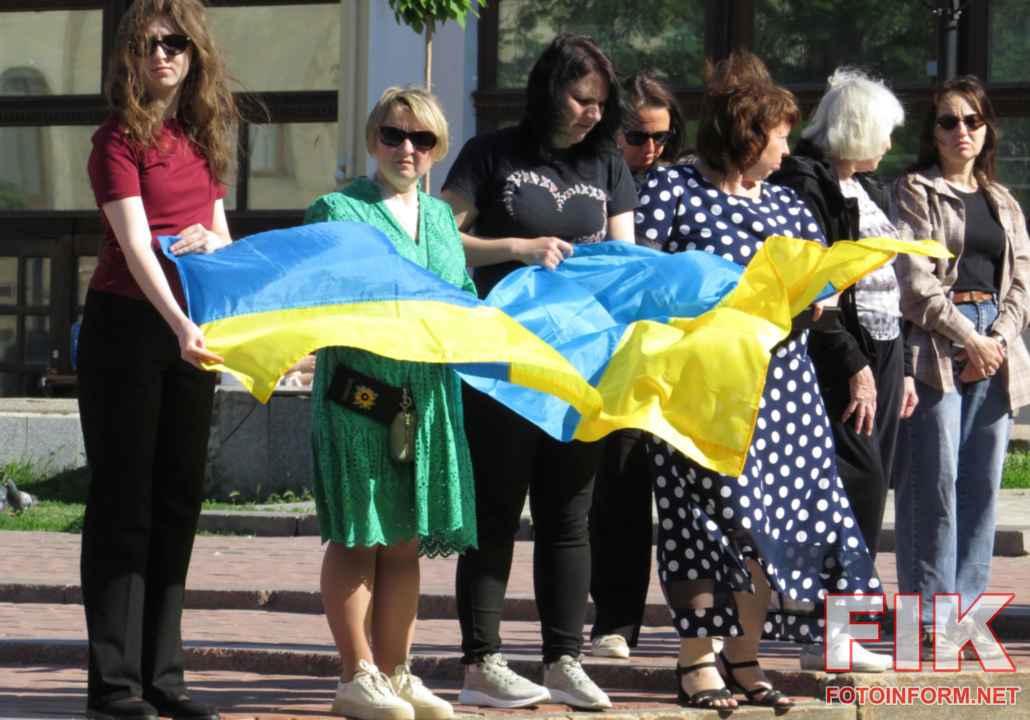 Церемонія прощання із загиблими воїнами ЗСУ на площі Героїв Майдану у Кропивницькому