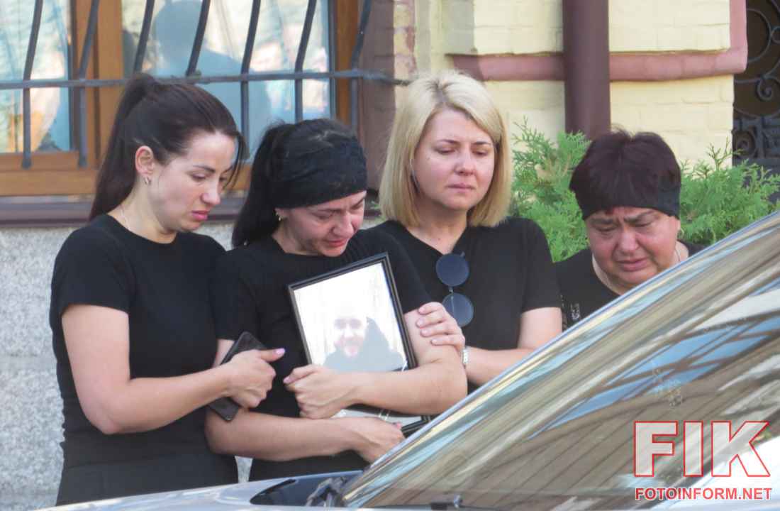 Церемонія прощання із загиблими захисниками України на площі Героїв Майдану у Кропивницькому, фото Ігоря Філіпенка