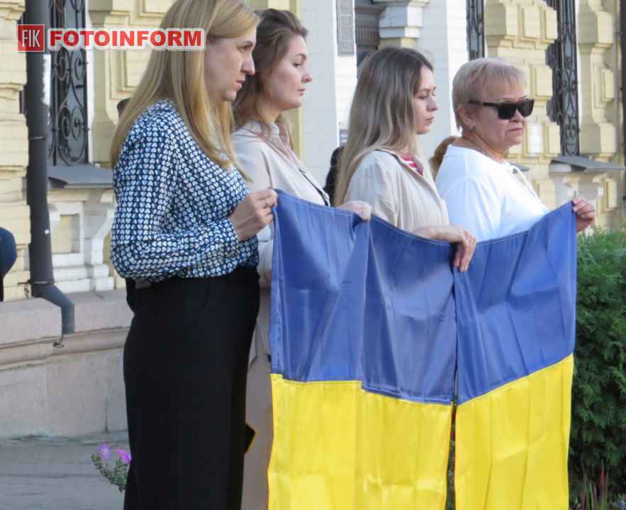 Траурний кортеж та вшанування пам'яті загиблого воїна Дениса Фандо у Кропивницькому, фото Ігоря Філіпенка