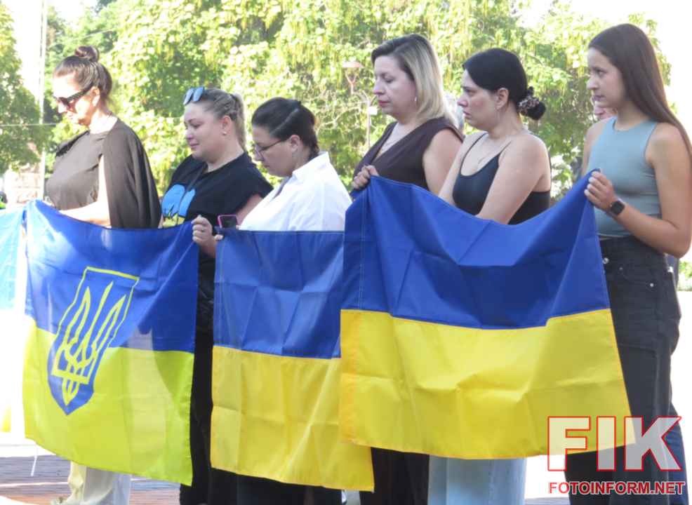 Церемонія прощання із загиблими військовослужбовцями Дмитром Димитровичем, Дмитром Ленченком та Сергієм Безлюдьком на Площі Героїв Майдану в Кропивницькому.