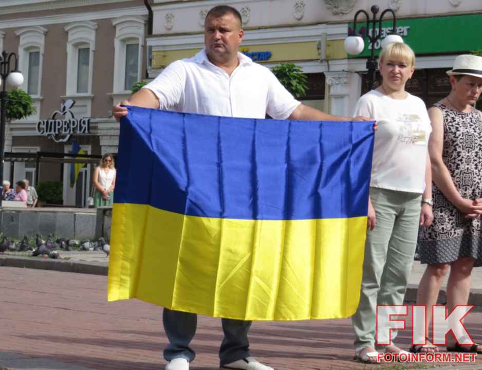 провели в останню путь Героїв, які стояли на захисті свободи і незалежності рідної землі – солдатів Сергія Стояна, Володимира Бучука, Юрія Гульдаса, молодшого сержанта Ростислава Коропа.