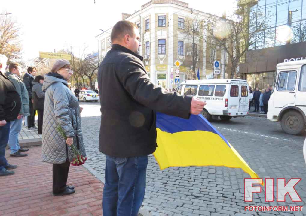 Мешканці Кропивницького прощаються з загиблими захисниками на площі Героїв Майдану