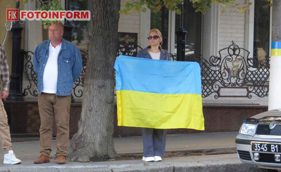 Траурний кортеж та вшанування пам'яті загиблого воїна Дениса Фандо у Кропивницькому, фото Ігоря Філіпенка