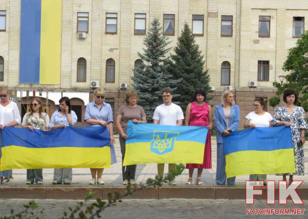 Прощання з загиблим військовим Володимиром Пастуховим на площі Героїв Майдану в Кропивницькому, траурний кортеж та хвилина мовчання.